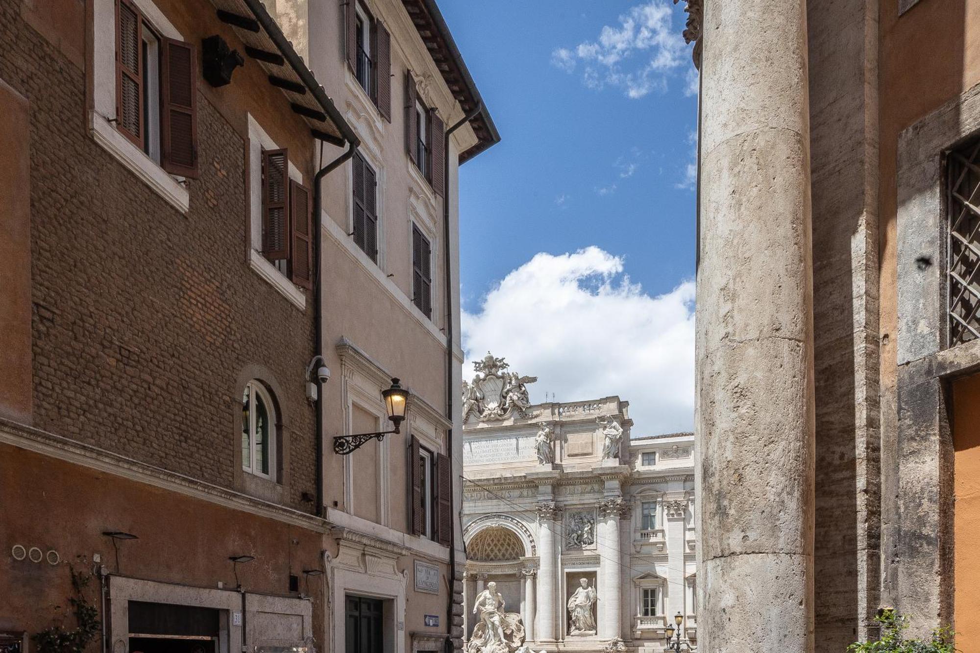 Luxury Suite Trevi Rome Exterior photo